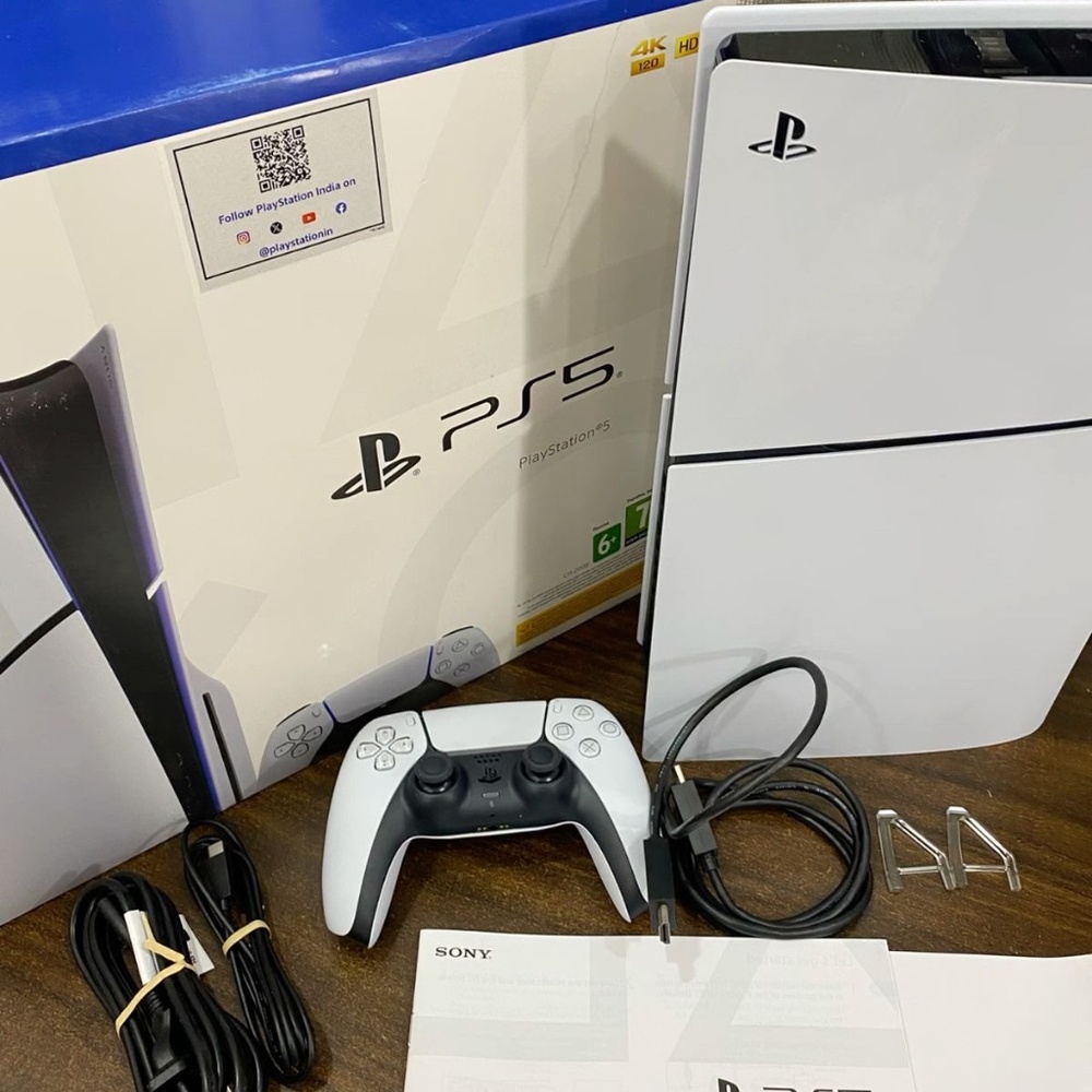 PlayStation 5 PS5  Like New, With Controller & Accessories